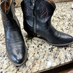 Ariat Sz 10 Booties NEW